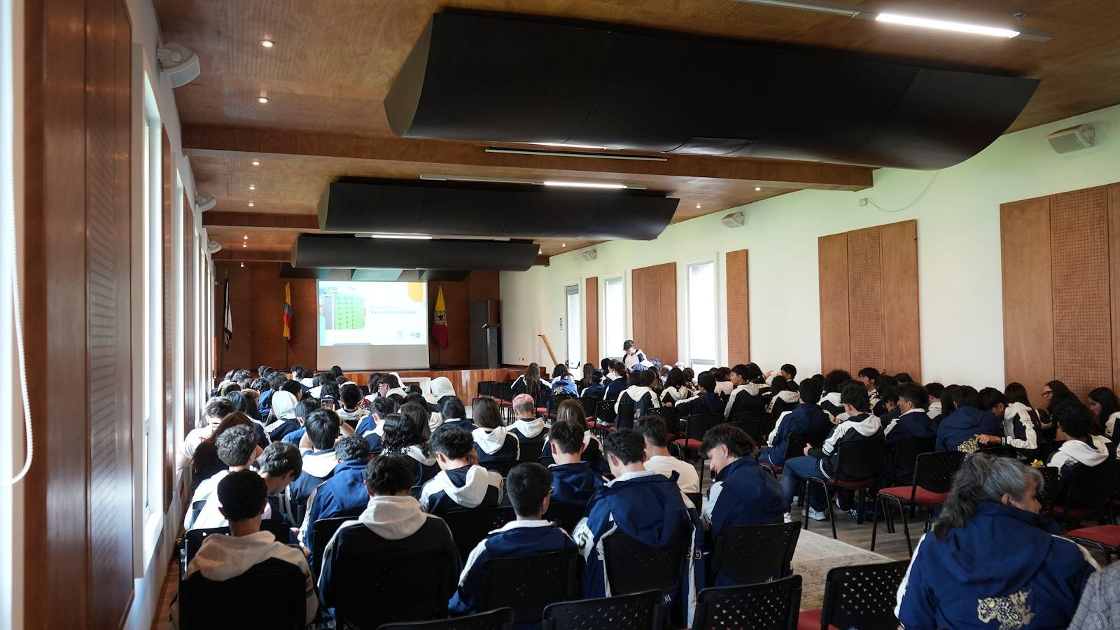 https://colamericano.edu.co/wp-content/uploads/2026/10/cabb-inmersion-universitaria-dsc01563.jpg