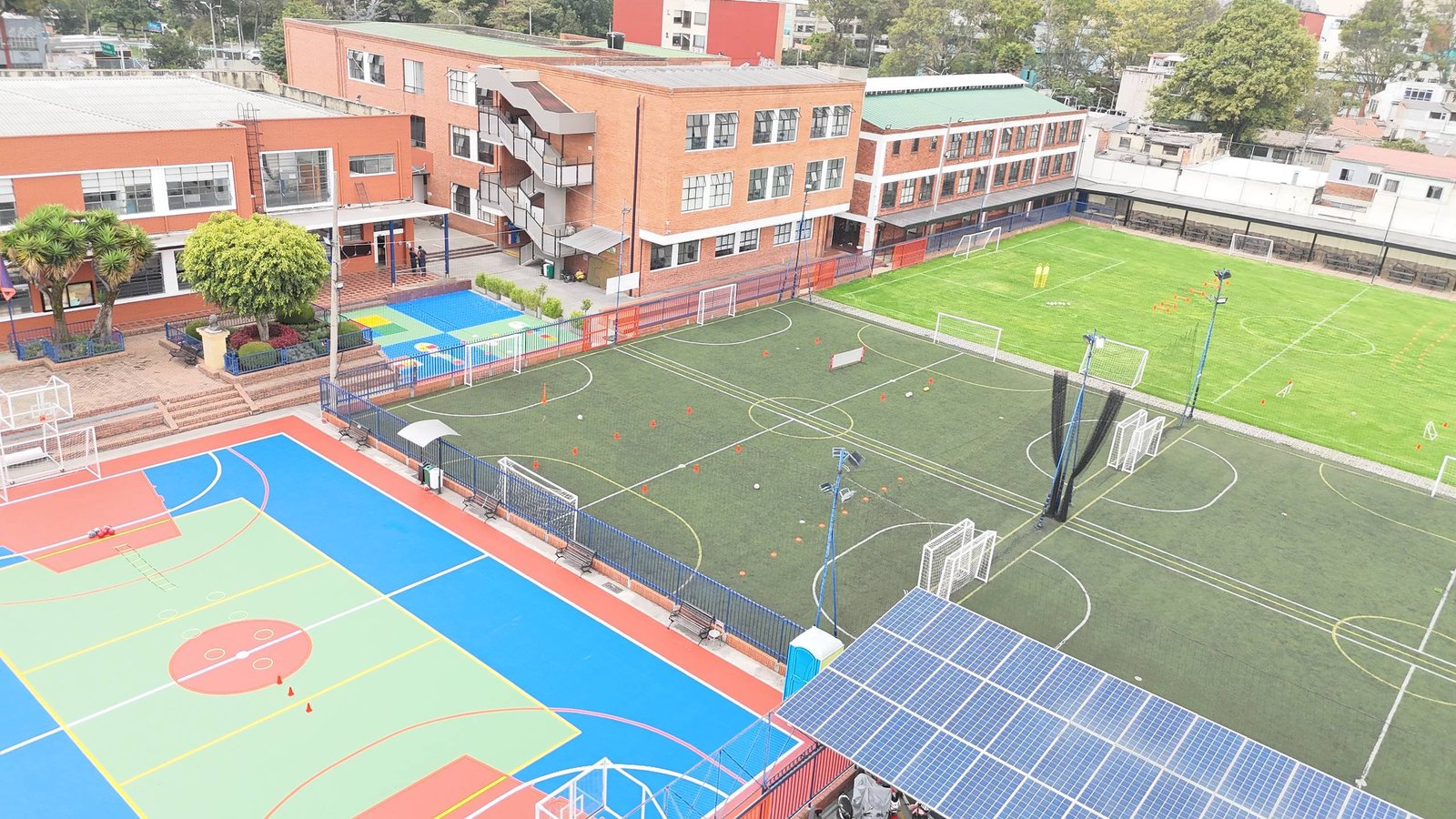 https://colamericano.edu.co/wp-content/uploads/2026/10/cabb-instalaciones-vista-aerea.jpg