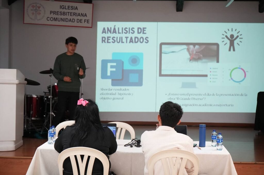 Estudiante de grado 10.° presentando su monografía de investigación – Colegio Americano de Bogotá Bilingüe