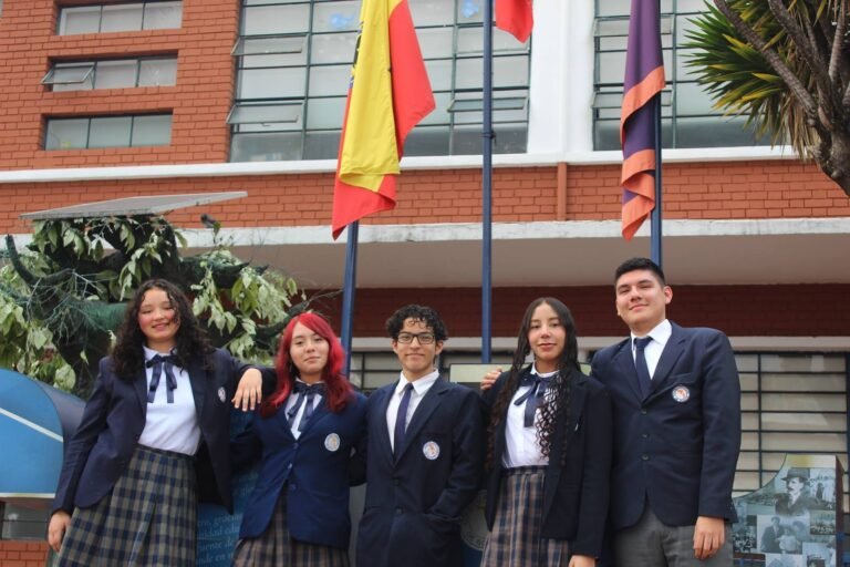 Estudiantes de Secundaria y Media – Colegio Americano de Bogotá Bilingüe